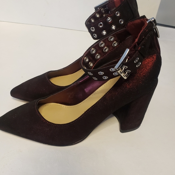 Shoes - Picture 3 of 7